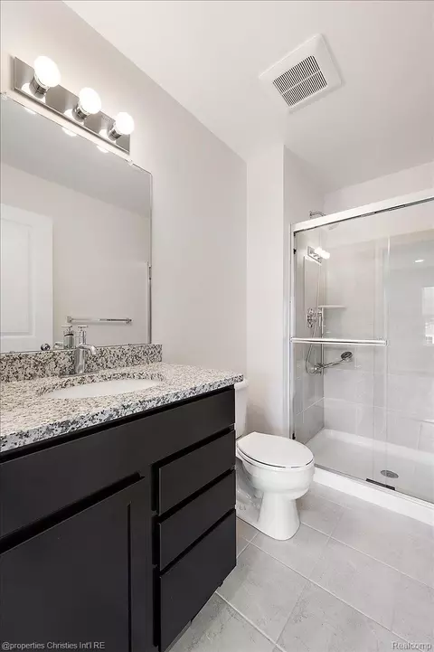 Bath - 4953 Treeside Ln, Troy, MI 48098 photo 3 of 7