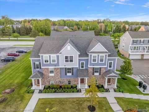 View/Area - 4953 Treeside Ln, Troy, MI 48098 photo 4 of 14