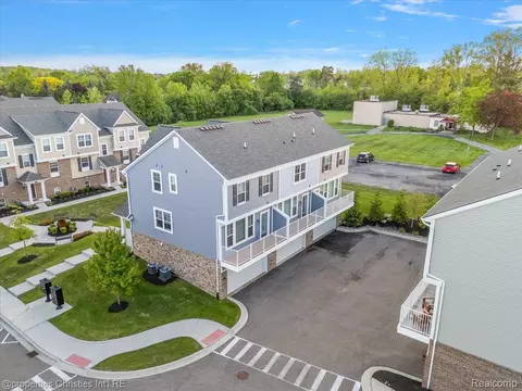 View/Area - 4953 Treeside Ln, Troy, MI 48098 photo 1 of 14