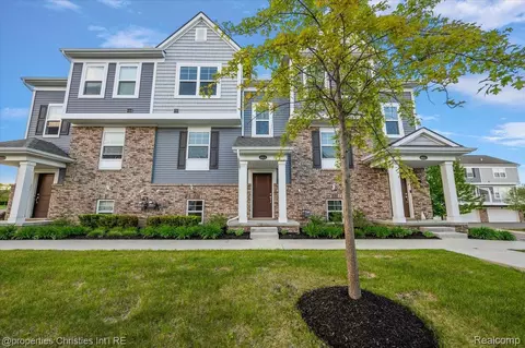 Exterior - 4953 Treeside Ln, Troy, MI 48098 photo 6 of 8
