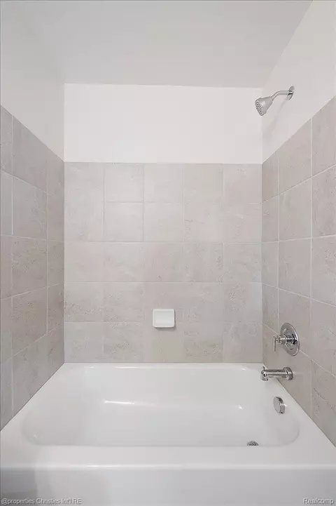 Bath - 4953 Treeside Ln, Troy, MI 48098 photo 7 of 7