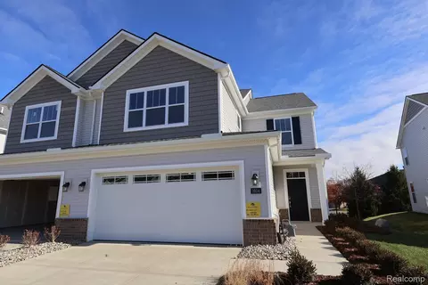 1604 Salt Springs Dr, Saline, MI 48176