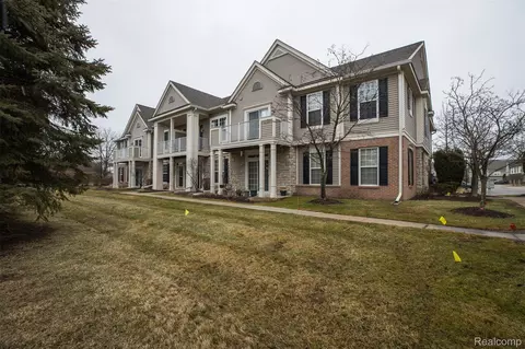 1890 Cedar Valley Dr #38, Canton, MI 48188