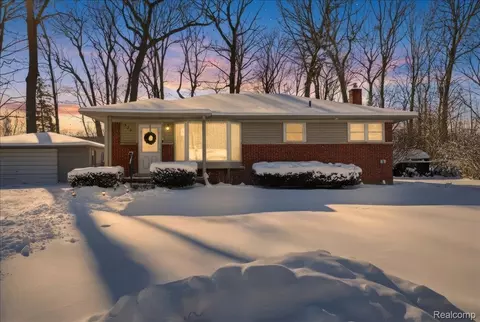 523 Tilmor Dr, Waterford, MI 48328