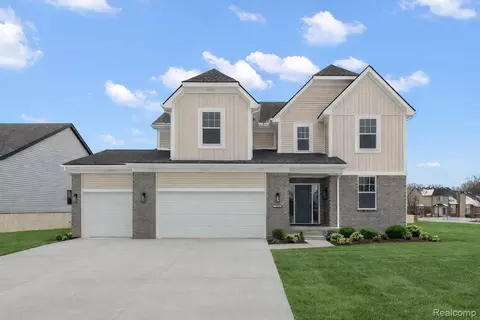 28326 Nadia Ln, Chesterfield, MI 48047
