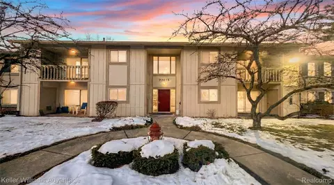 27915 Berrywood Ln #70, Farmington Hills, MI 48334