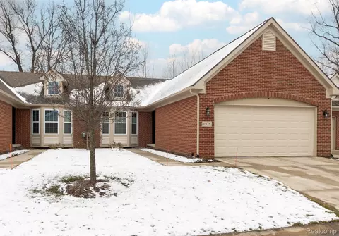 1925 Egret Pointe, Genoa, MI 48843