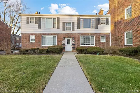 23217 Edsel Ford Ct, Saint Clair Shores, MI 48080
