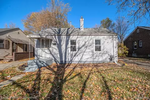 18591 Kingsville St, Harper Woods, MI 48225