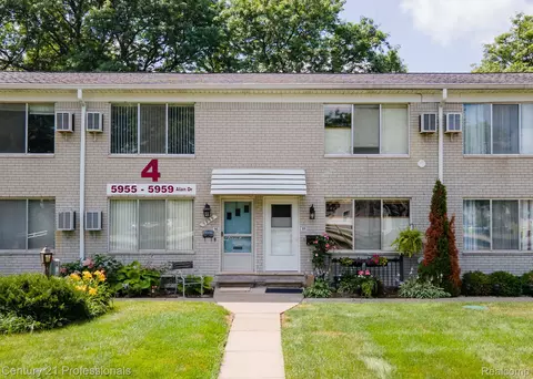 5959 Alan #56, Brighton, MI 48116