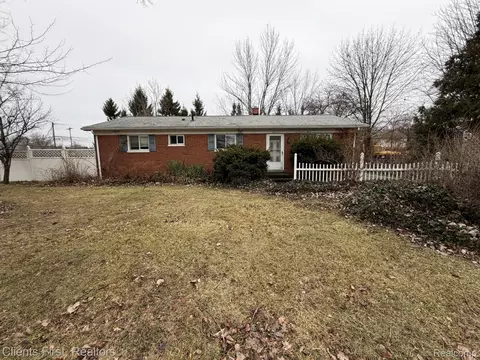 1033 Chopin St, Troy, MI 48083