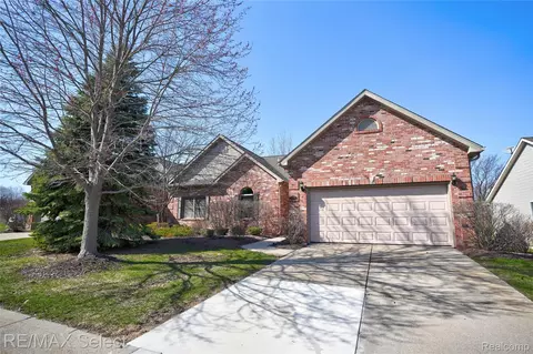 13024 Harbor Landings Dr #3, Fenton, MI 48430