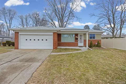 24149 Harvard Shore Dr, Saint Clair Shores, MI 48082
