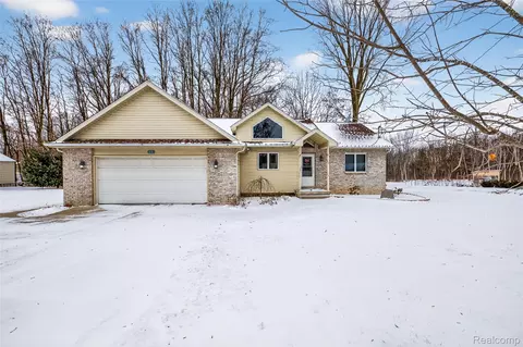 14101 Tuscola Rd, Vienna, MI 48420