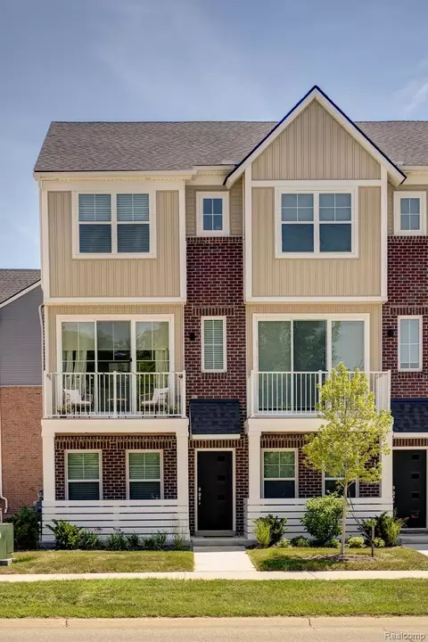 30005 Center St #12, Lyon, MI 48165