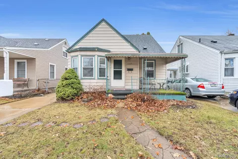 1133 Mill St, Lincoln Park, MI 48146