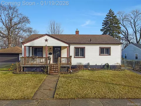 26690 Fernwood St, Roseville, MI 48066