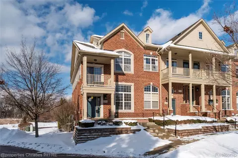 160 Club House Cir #57, Walled Lake, MI 48390