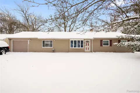 21510 Remick Dr, Clinton Township, MI 48036