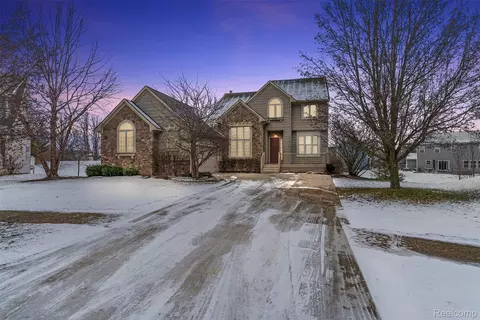 2330 Cherry Tree Ln, Grand Blanc, MI 48439