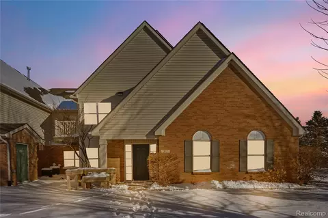 312 Brookfield Dr, Westland, MI 48185