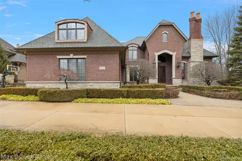 1699 Lincolnshire Dr, Rochester Hills, MI 48309