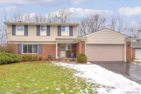 28701 Summerwood Rd, Farmington Hills, MI 48334