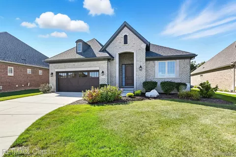 24530 Pinnacle Cir #25, South Lyon, MI 48178
