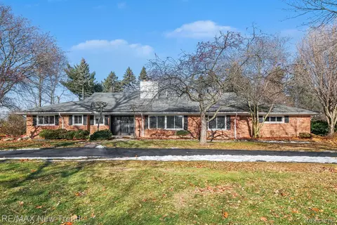 1227 Lenox Rd, Bloomfield Hills, MI 48304