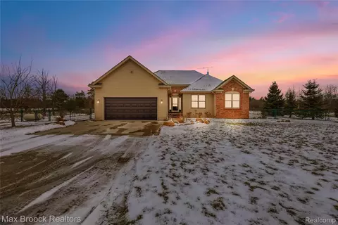 6145 Wildcat Rd, Grant, MI 48032