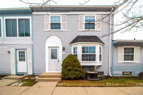 220 Aqueduct Dr #80, Walled Lake, MI 48390