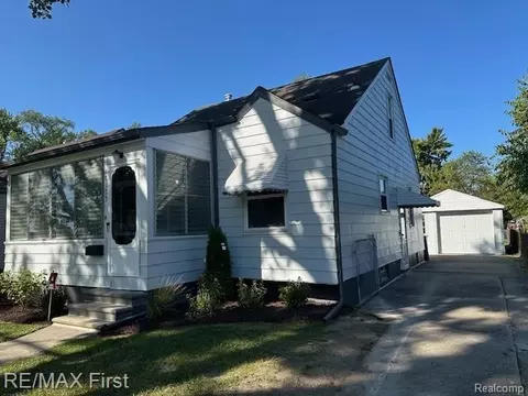 17175 Five Points St, Redford, MI 48240