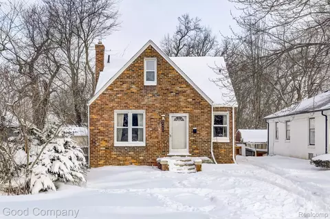 8460 Kenberton Dr, Oak Park, MI 48237