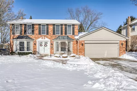 42134 Waterfall Rd, Northville, MI 48168