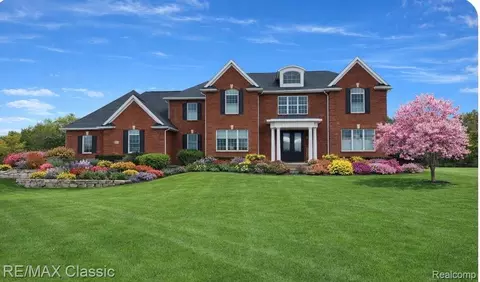 1994 Charles Ct, Milford, MI 48380