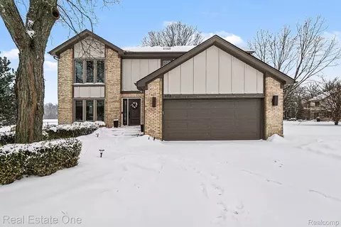 4813 Pickford Dr, Troy, MI 48085