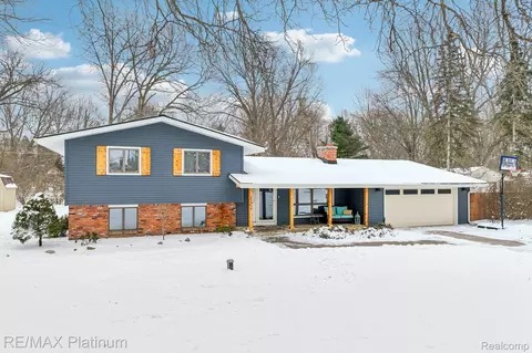 22630 Sandra St, Lyon, MI 48178