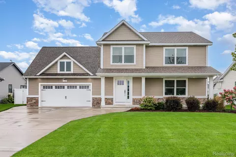 10224 Sarle Rd, Tittabawassee, MI 48623
