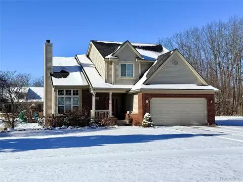 7586 Paradise Dr, Grand Blanc, MI 48439
