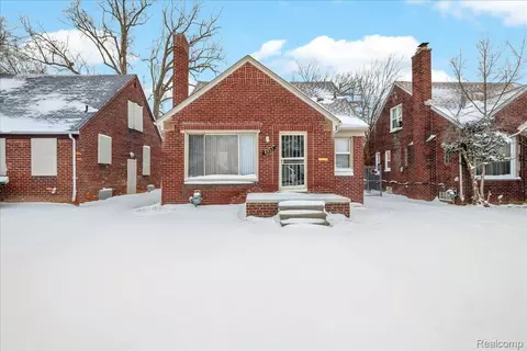 8882 Warwick St, Detroit, MI 48228