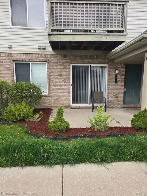 24134 Wedgewood Cir #39, Warren, MI 48091