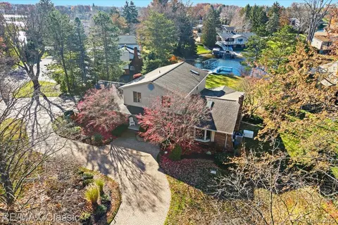 5067 Oakwood Ct, Commerce, MI 48382