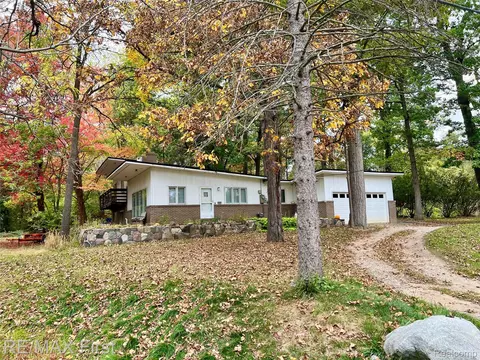 2375 Snellbrook Rd, Auburn Hills, MI 48326