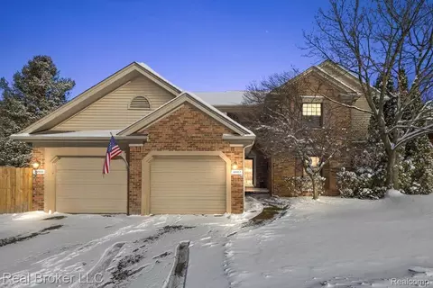 36952 Ridgedale Ct, Farmington Hills, MI 48331