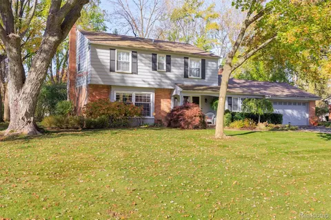 2132 Park Ridge Dr, Bloomfield Hills, MI 48304