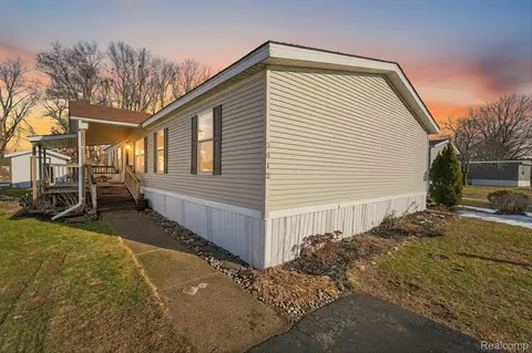 3612 Hawthorne St, Brandon, MI 48348
