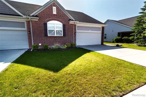 1408 Lincoln St, Lapeer, MI 48446