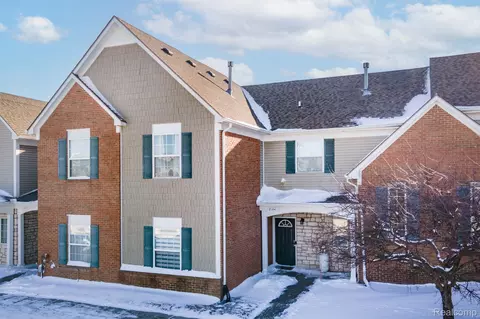 2104 Monarch Dr, Shelby Township, MI 48316