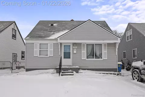 29820 Quinkert St, Roseville, MI 48066