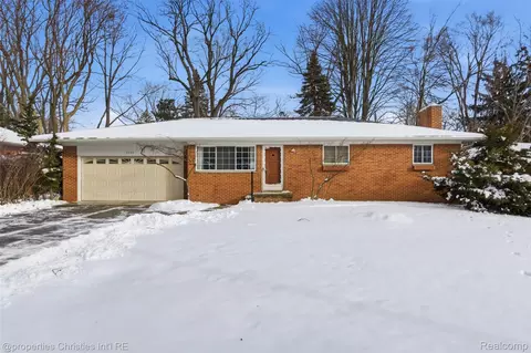 2155 Devonshire Rd, Bloomfield Hills, MI 48302